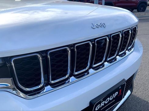Used 2025 Jeep Grand Cherokee Limited w/ Luxury Tech Group II image 30