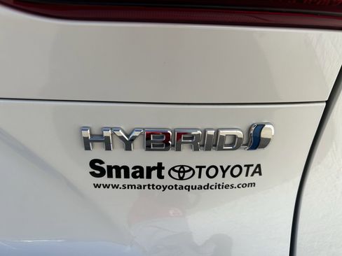 Certified 2021 Toyota Venza LE image 7