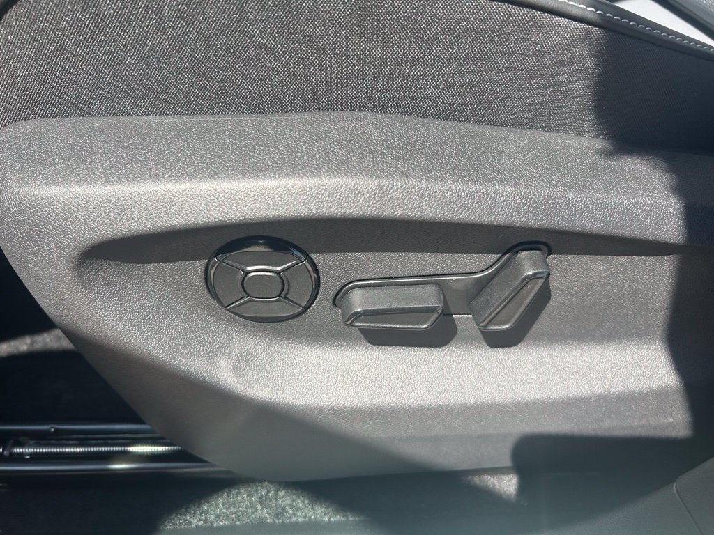 New 2026 Volkswagen Tiguan SE R-Line FWD image 58