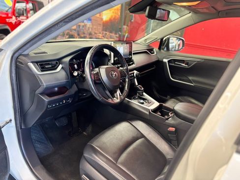 Used 2019 Toyota RAV4 Limited w/ Advanced Technology Package AWD/4WD image 9