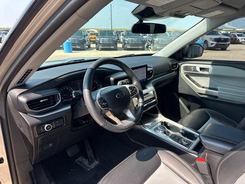Used 2023 Ford Explorer XLT w/ Equipment Group 202A AWD/4WD image 12