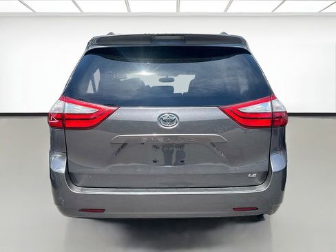 Used 2015 Toyota Sienna LE FWD image 5