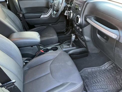 Used 2017 Jeep Wrangler Unlimited Sahara w/ Connectivity Group image 22