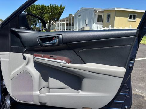 Used 2014 Toyota Camry XLE FWD image 16