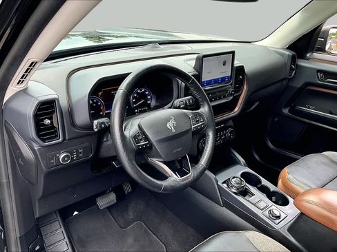 Used 2022 Ford Bronco Sport Outer Banks w/ Tech Package AWD/4WD image 18