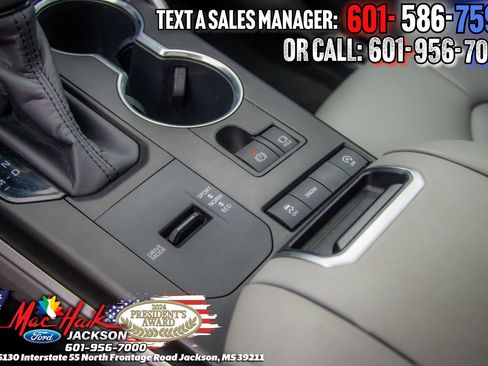 Used 2020 Toyota Highlander XLE FWD image 21