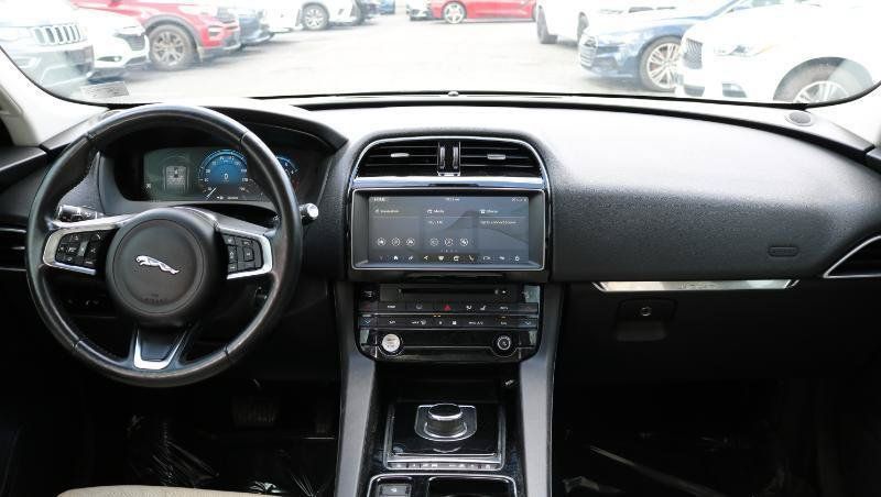 Used 2018 Jaguar F-PACE Prestige AWD/4WD image 21