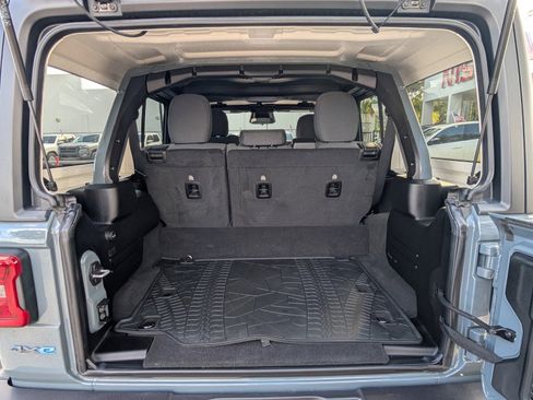 Used 2025 Jeep Wrangler Willys image 11