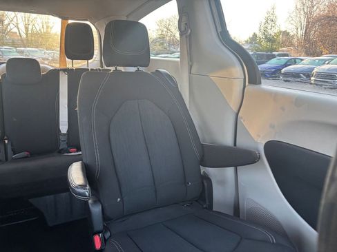 Used 2023 Chrysler Voyager LX image 35