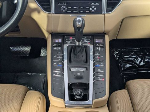 Used 2017 Porsche Macan AWD/4WD image 46