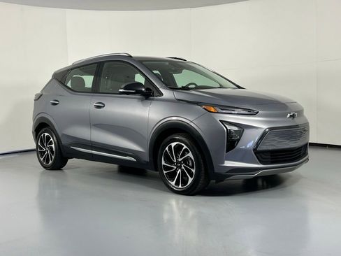 Used 2023 Chevrolet Bolt EUV Premier FWD image 1