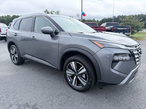 Used 2026 Nissan Rogue SL AWD/4WD image 2