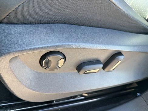 Used 2022 Volkswagen Tiguan SE image 17