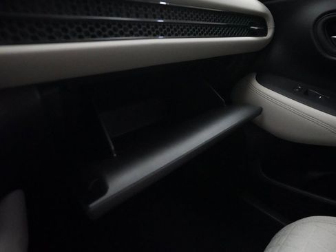 Certified 2023 Honda HR-V LX image 29