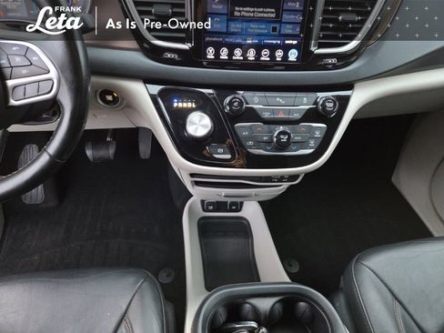 Used 2017 Chrysler Pacifica Touring-L w/ Tire & Wheel Group image 20