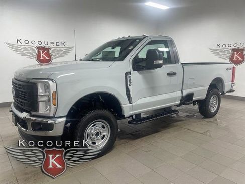 New 2026 Ford F250 XL w/ XL Chrome Package image 3
