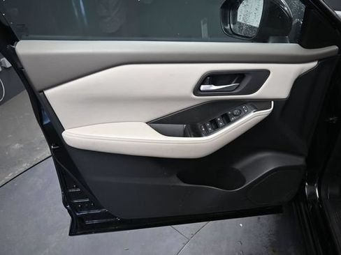 Used 2025 Nissan Rogue SV AWD/4WD image 13