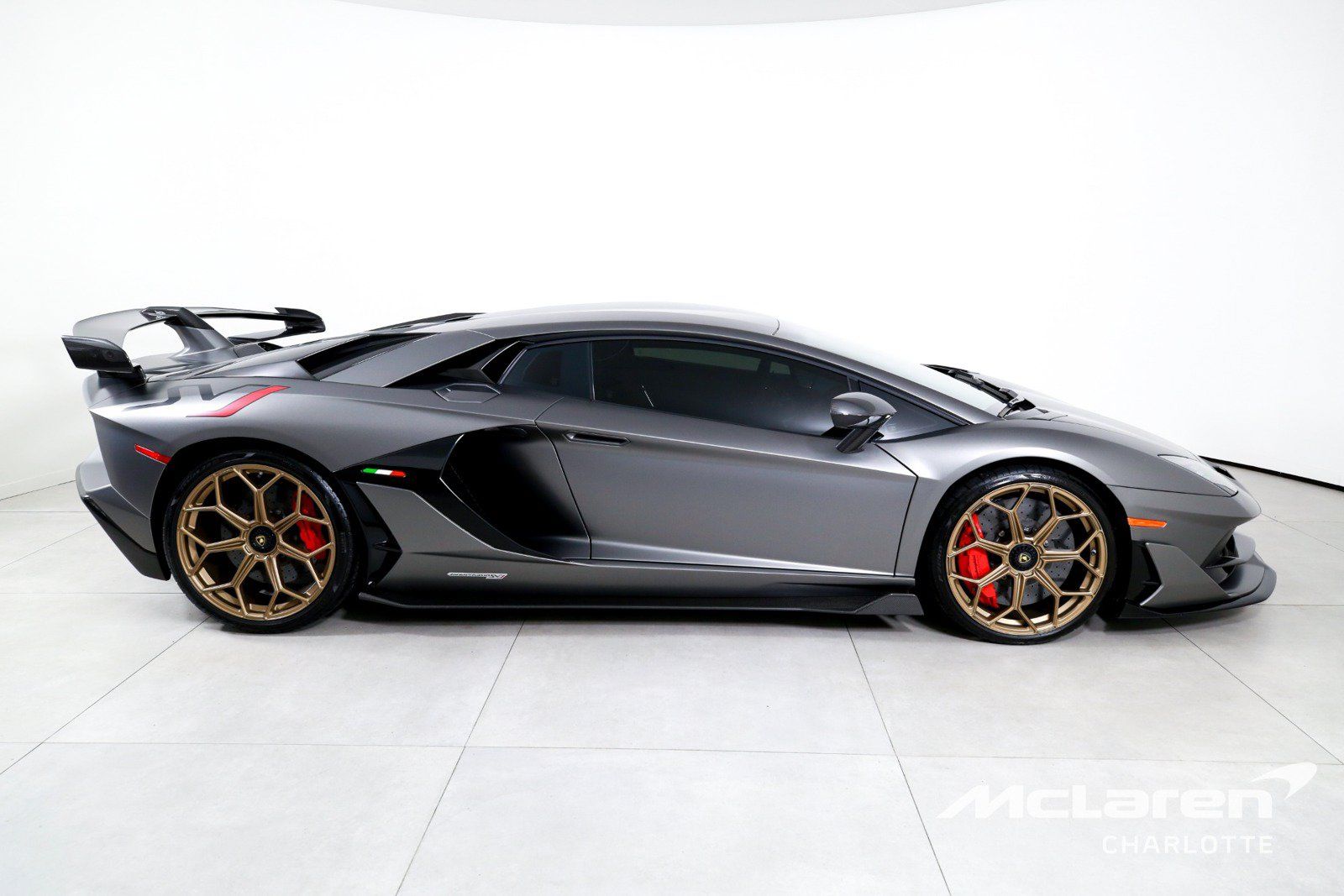Used 2020 Lamborghini Aventador SVJ AWD/4WD image 10