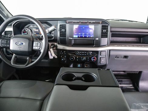 Used 2024 Ford F250 XL w/ 360-Degree Camera Package AWD/4WD image 13