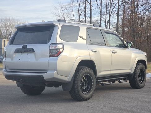Used 2018 Toyota 4Runner TRD Off-Road Premium image 8