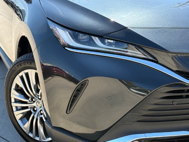 Used 2023 Toyota Venza XLE AWD/4WD image 7