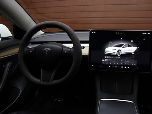Used 2023 Tesla Model 3 Standard Range image 21