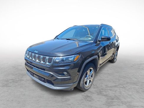 Used 2024 Jeep Compass Latitude AWD/4WD image 1