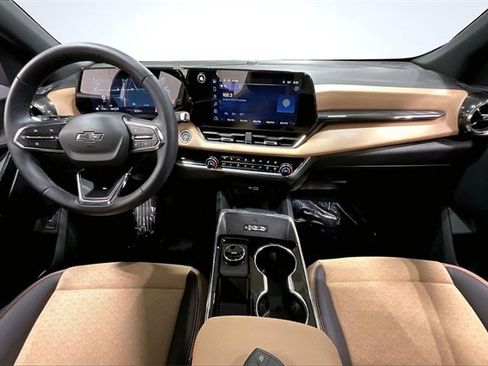 Used 2026 Chevrolet Equinox ACTIV w/ Convenience Package III image 16