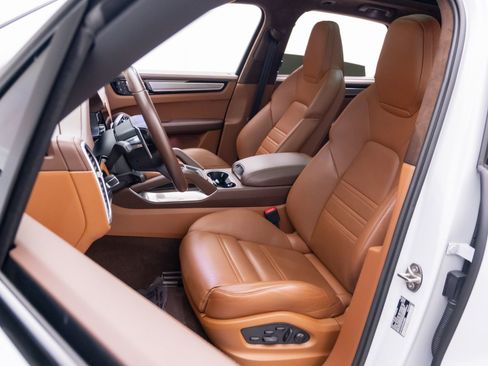 Certified 2023 Porsche Cayenne Turbo AWD/4WD image 5