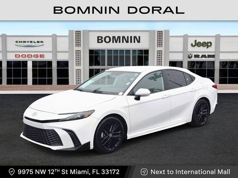 Used 2025 Toyota Camry XSE image 1