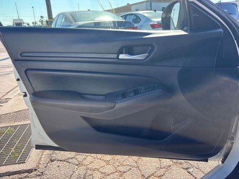 Used 2025 Nissan Altima 2.5 SV image 18