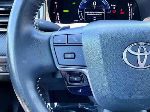 Used 2025 Toyota Camry SE FWD image 23