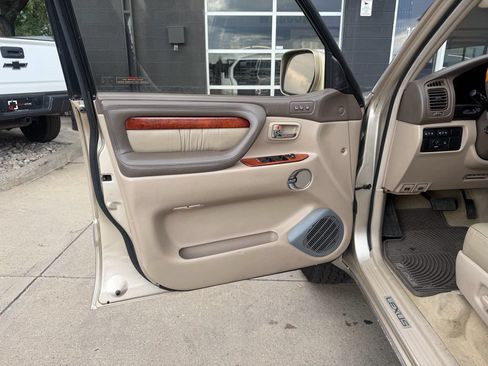 Used 2001 Lexus LX 470 4WD image 18