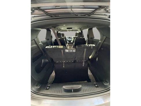 Used 2020 Chrysler Pacifica Touring-L w/ S Appearance Package image 18