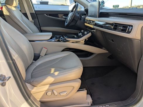 Used 2022 Lincoln Nautilus Reserve image 23