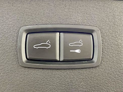 Used 2015 Porsche Macan Turbo AWD/4WD image 23