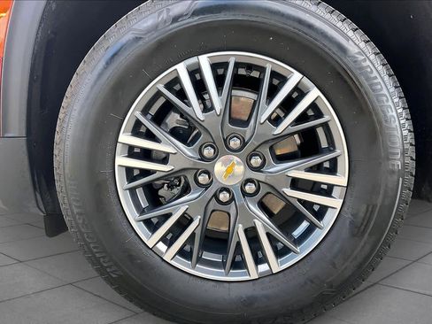 Used 2025 Chevrolet Traverse LT image 10