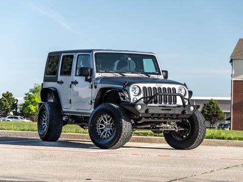 Used 2017 Jeep Wrangler Unlimited Sport w/ Quick Order Package 24S AWD/4WD image 2