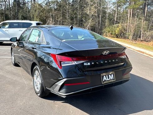 New 2026 Hyundai Elantra SE image 3
