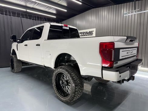 Used 2022 Ford F250 Platinum w/ FX4 Off-Road Package image 4