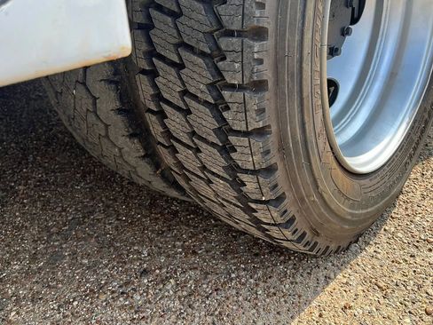 Used 2013 Ford F550 4x4 Regular Cab Super Duty w/ Payload Upgrade Pkg image 15