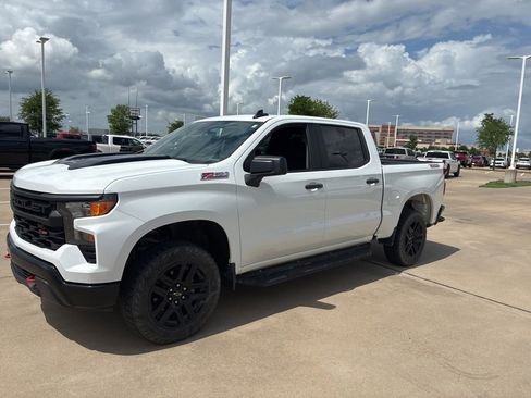 Used 2022 Chevrolet Silverado 1500 Custom Trail Boss w/ LPO, Dark Essentials Package AWD/4WD image 1