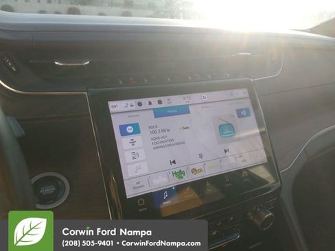 Used 2022 Jeep Grand Cherokee L Summit w/ Luxury Tech Group V image 16