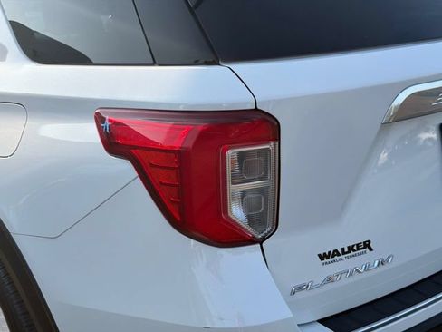Used 2020 Ford Explorer Platinum w/ Premium Technology Package AWD/4WD image 11