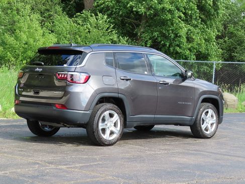 Used 2023 Jeep Compass Latitude AWD/4WD image 3