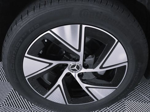 Used 2024 Mercedes-Benz GLC 300 4MATIC image 7