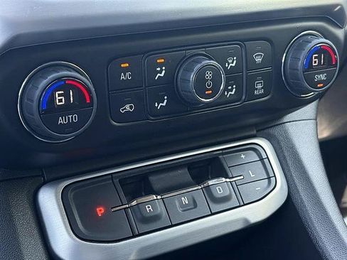 Used 2023 GMC Acadia SLE w/ Driver Convenience Package FWD image 30