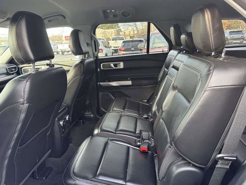 Used 2022 Ford Explorer XLT w/ Equipment Group 202A image 7