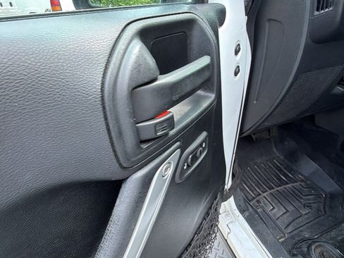 Used 2011 Jeep Wrangler Unlimited Sahara AWD/4WD image 15