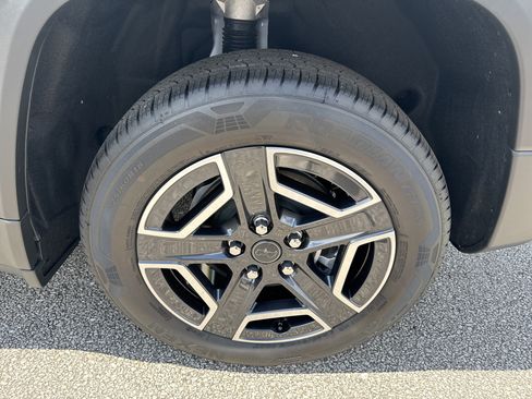 New 2026 Jeep Cherokee Laredo AWD/4WD image 19